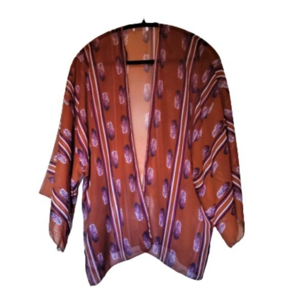 Light kimono cover up with burnt orange feathers print in a great colour - Picture 6 of 10